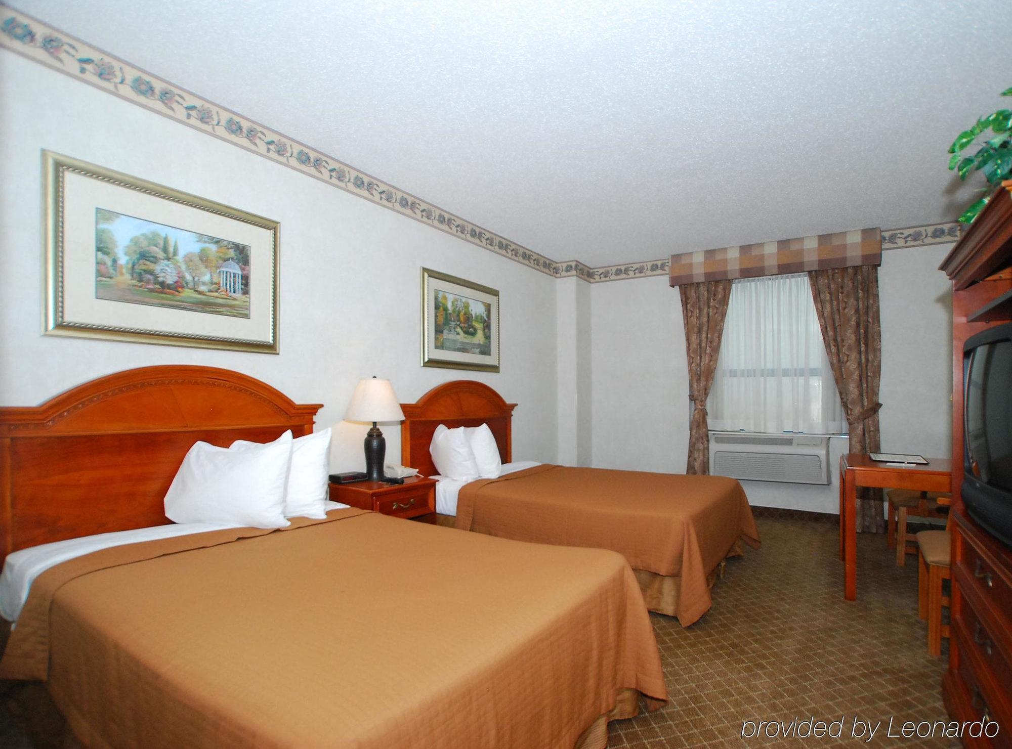 Four Points By Sheraton Omaha Midtown Room photo